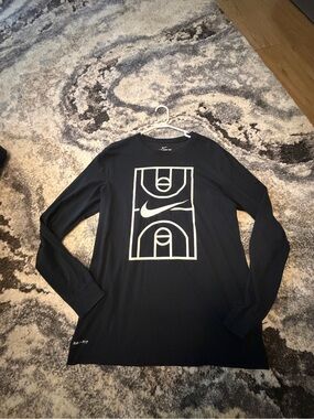 Nike Men’s Black Crewneck Long Sleeve with White Court Graphic